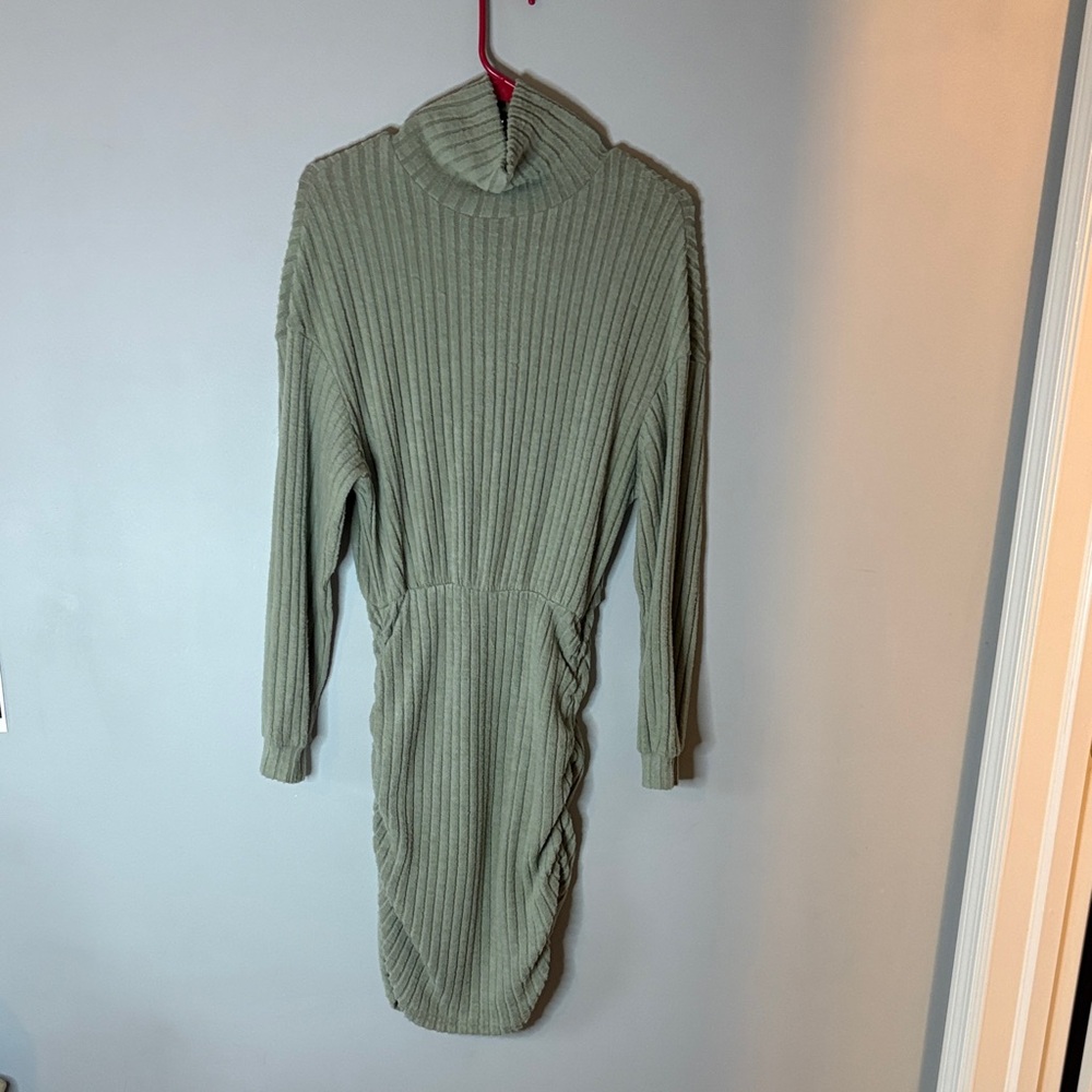 Elegant Green Ribbed Turtleneck Dress